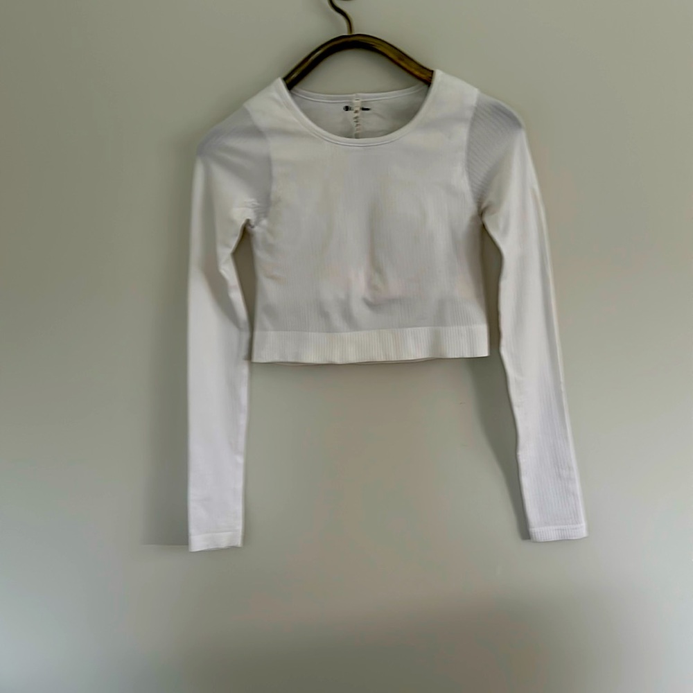 Lululemon Straight-Hem Cropped Long-Sleeve White Shirt with Built-In Bra, size 6